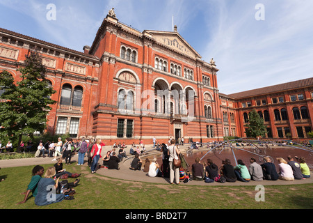 Entspannen Sie in der John Madejski Garten im Victoria and Albert Museum Stockfoto