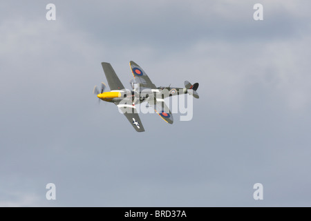 Ein P51D Mustang und ein Super Marine Mk IXB Spitfire in engen formation Stockfoto