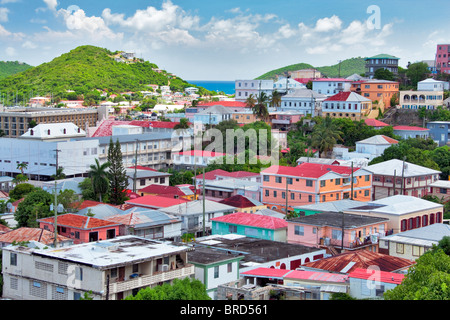 Bunte Häuser in Charllote Amalle. St. Thomas. Jungferninseln (US). Stockfoto