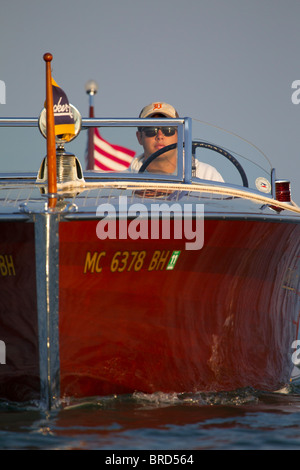 Ein anziehender antiker, hölzerner Hacker-Craft-Boot. Stockfoto