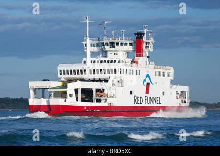 Isle Of Wight Cowes Ferry Red Funnel Stockfoto