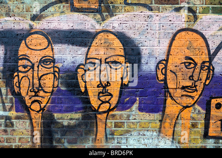 Graffiti am Fluss Lee Navigation Kanal Leinpfad. East London, UK. Stockfoto