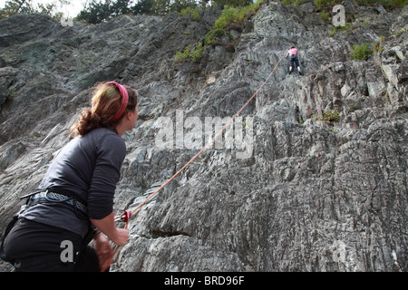 Mädchen Klettern, Chamonix, Alpen Stockfoto