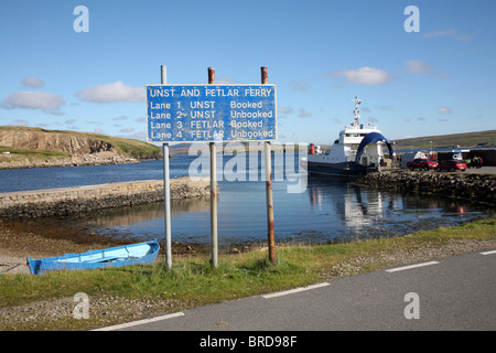 Melden Sie für Unst und Fetlar Fähre, Gutcher, Yell, Shetland-Inseln, Schottland Stockfoto