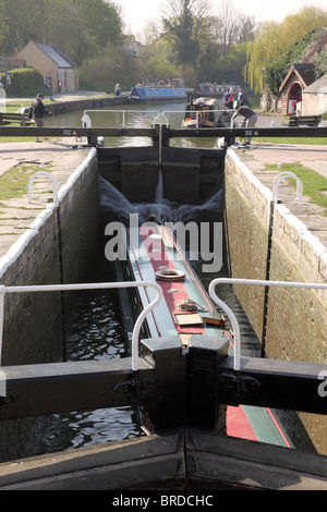 Die Kanalschleuse Kennet & Avon, Bradford on Avon, Wiltshire, England, Großbritannien Stockfoto