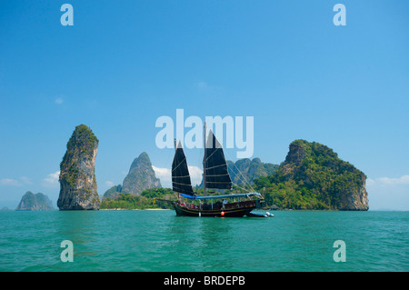 Müll in der Phang Nga Bay, Phuket, Thailand Stockfoto