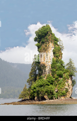 Neue Eddystone Rock eine vulkanische Turmspitze Misty Fjords National Monument Park in der Nähe von Ketchikan Inside Passage Alaska USA Stockfoto