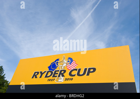 Melden Sie außen The Celtic Manor Resort dem Ryder Cup 2010 in Newport Gwent South East Wales UK stattfindet Stockfoto