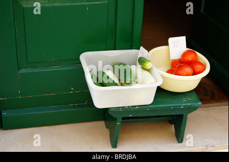 Gemüse für den Verkauf auf der Straße angeboten Stockfoto