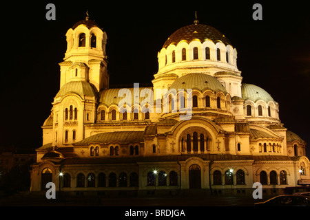 Alexander Nevski Cathedral im Zentrum von Sofia bei Nacht Stockfoto
