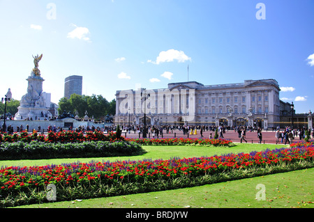 Buckingham Palace und Victoria Memorial, City of Westminster, Greater London, England, Vereinigtes Königreich Stockfoto