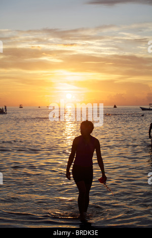 Am frühen Morgen schwimmen Stockfoto