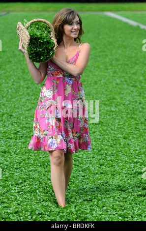 Brunnenkresse Bauernhof, Frau auf einem Bauernhof Brunnenkresse Stockfoto