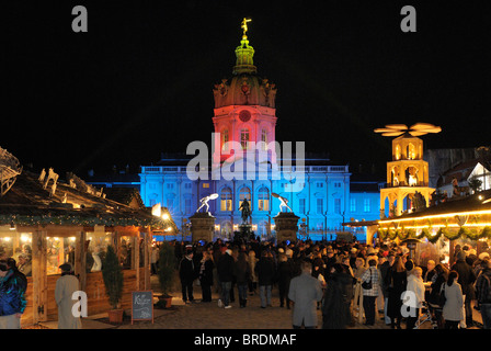 Weihnachtsmarkt am Schloss Charlottenburg Burg, Berlin, Deutschland, Europa. Stockfoto