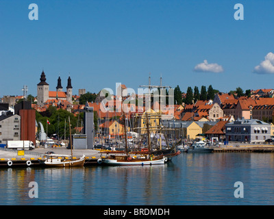 Die ummauerten Hansestadt Visby ist Gotland, Schweden auf der Weltkulturerbeliste der UNESCO. Blick von der Ostsee entfernt. Stockfoto