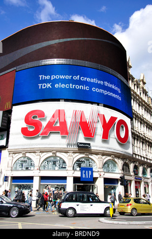 Neon Werbeschilder, Piccadilly Circus, City of Westminster, London, England, Vereinigtes Königreich Stockfoto