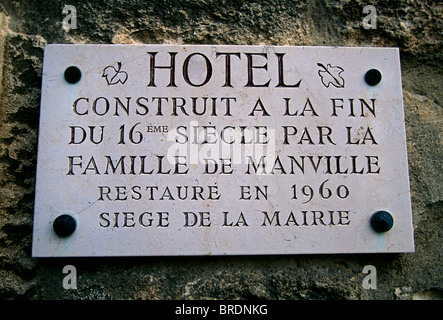 Manville Hotel, City Hall, Dorf Les Baux-de-Provence, Les Baux-de-Provence, Bouches-du-Rhône, Provence, Frankreich, Europa Stockfoto