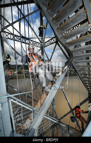 Sanierung von der Schwebefähre Newport in S Wales. Die Überfahrt, die überspannt den Fluss Usk wurde 1902-1906 erbaut und ist sein Stockfoto
