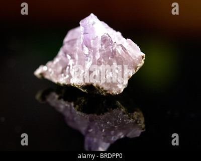 Amethyst Makro auf schwarzem Hintergrund Stockfoto