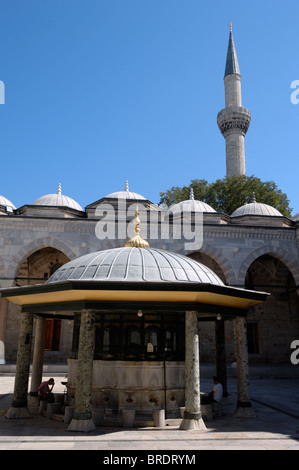 Die Sadirvan im Hof der Moschee von Sultan Beyazit II Stockfoto