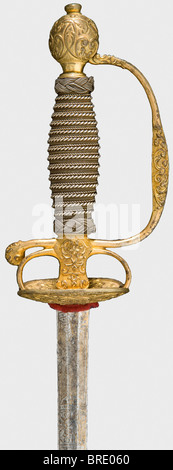 Ein Kleinschwert mit vergoldetem Hilt, Frankreich, ca. 1720 Schlanke zweischneidige, in der Mitte etwas korrodierte Klinge aus abgeflachter sechseckiger Sektion mit Resten von vergoldeten Ätzungen. Vergoldeter bronzener Hilt mit Régence Dekoration im Reliefformat. Original verdrehte Silberdraht-Griffwicklung und Turk-Köpfe. Länge 97,5 cm. Historisch, historisch, 18. Jahrhundert, Kleiderschwert, Schwerter, Thrusting, Thrustings, Kleinschwert, epee de cour, Waffe, Waffen, Waffen, Waffen, Militär, Militaria, Objekt, Objekte, Stills, Clipping, Clippings, Cut Out, Cut-out, Cut-outs, Stockfoto