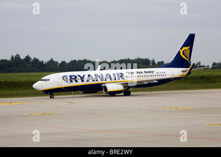 Boeing 737 der low-cost Airline Ryanair auf dem Flughafen Frankfurt-Hahn, Hahn-Flughafen, im Hunsrueck in der Nähe von Simmern Stockfoto