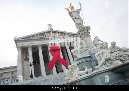 Wien, Parlament, AIDS-Schleife - Wien, Parlament, rote Schleife Stockfoto