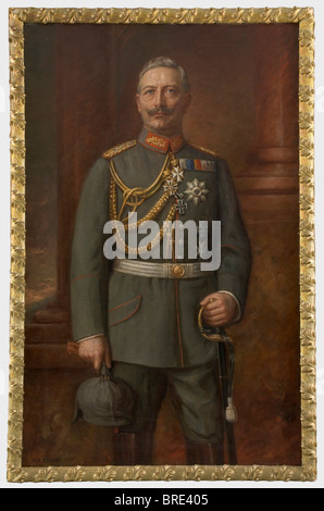 Max Usadel (ca. 1880 - 1950), ein dreiviertel langes Porträt von Kaiser Wilhelm II. Öl auf Leinwand, signiert und auf der linken unteren Seite 'MAX Usadel 1916' datiert. Der Kaiser in der feldgrauen Uniform eines Feldmarschallgenerals mit Medaillen. Ein typisches Kommandeurporträt, die Art und Weise, wie Wilhelm II. Während des Ersten Weltkriegs dargestellt werden wollte. Gemälde 100 x 160, gerahmt. Der Maler Max Usadel war in Düsseldorf tätig und für seine mediterranen Landschaften und Szenerien bekannt. Leider liegen keine weiteren biografischen Daten zum Künstler vor: Menschen, 1910er, 20. Stockfoto