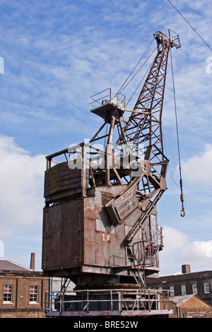 Eine alte Kran am Chatham Dokyard Stockfoto