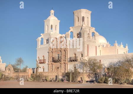 Die historischen maurischen inspiriert San Xavier del Bac Mission im Santa Cruz-Tal in der Nähe von Tucson, Arizona. Stockfoto