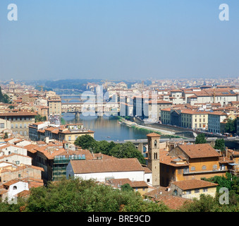 Blick auf die Ponte Vecchio und dem Fluss Arno von Piazzale Michelangelo, Florenz, Toskana, Italien Stockfoto