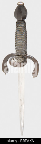 Ein etwa 1600 Jahre alter, sächsischen Rapier- und Dolchsatz. Ein Rapier mit einer zweischneidigen, dreikantigen Klinge aus abgeflachter hexagonaler Sektion und fullern auf beiden Seiten des oberen Drittels. Die Signatur in den fullern, die teilweise durch Reinigung weggetragen wurden. Geschwärzter Eisenknopfarnhilt mit einem fein durchbohrten, silbernen Doppelschalenschutz. Silberfarbene S-förmige, gebogene Quillone mit kleinen silbernen Finalen. Der Griff hat feine Eisendraht und Turk's Köpfe. Achteckiger Knauf mit silberner Oberplatte und seitlicher silberner Schraube. Länge 74 cm. Einen Dolch der linken Hand mit einer Bandklinge, gekürzte Klinge, Stockfoto