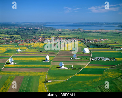 Satelliten-Bodenstation Raisting, Satellitenantennen, See Ammersee, Pfaffenwinkel, Oberbayern, Deutschland, Europa, Luftbild Stockfoto