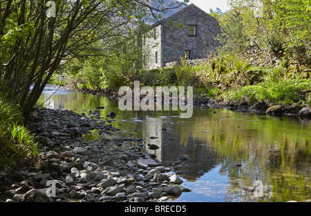 Haus neben den Derwent bei Rosthwaite in Borrowdale, englischen Lake District Stockfoto