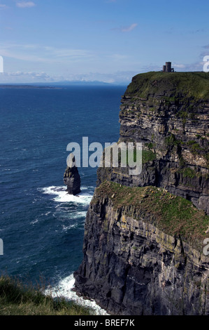 Klippen von Moher und O'Brien Turm, County Clare, Irland Stockfoto