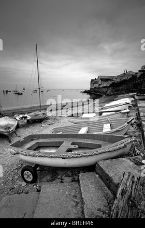 Boote in Swanage in der Nähe der alten Mole, Dorset, Großbritannien Stockfoto