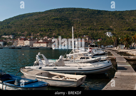 VIS Hafen mit Booten, Dalmatien, Kroatien Stockfoto