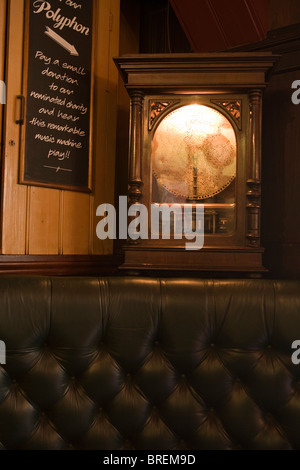 Das Lamm ein traditionelles Pub im Zentrum von London laufen ByYoungs Großbritanniens bekannte real Ale Brauer Stockfoto