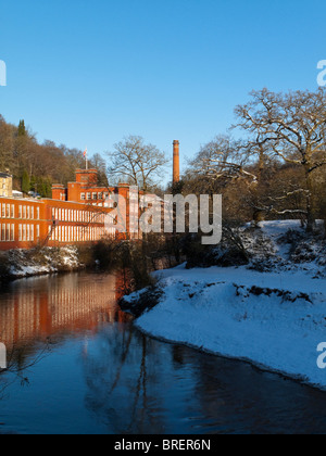 Masson Mill in der Nähe von Matlock Bath in Derbyshire Peak District fotografiert eine ehemaligen Baumwollspinnerei jetzt ein Einkaufszentrum im winter Stockfoto