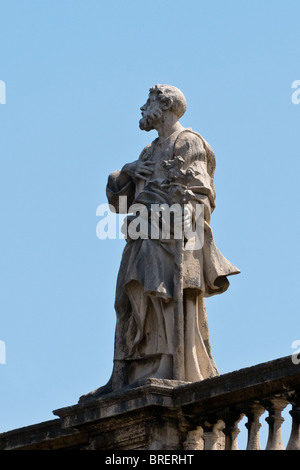 Skulptur (Statue) der Heiligen an der Spitze und um die Basilika Sankt Peter Platz, Vatikanstadt, Lazio, Rome, Italy, Serie von 12 Stockfoto