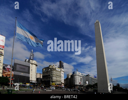 Der Riese Obelisk in Plaza de Republica (Platz der Republik) in zentralen Buenos Aires, Argentinien. Stockfoto