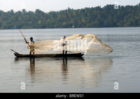 Angeln in Cherai Rückstau; Kerala; Indien Stockfoto