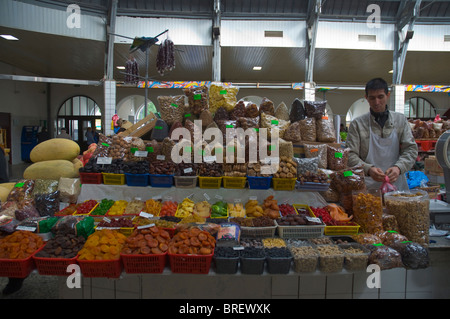 Getrockneten Früchten und Nüssen auf Kuznechy Rynok (Markt) Vladimarskaya Quadrat Mitteleuropa St.Petersburg Russland Stockfoto