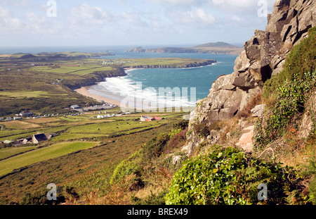 Whitesands Bay und Ramsey Island aus Carn Llidi, Str. Davids Kopf, Pembrokeshire, Wales Stockfoto