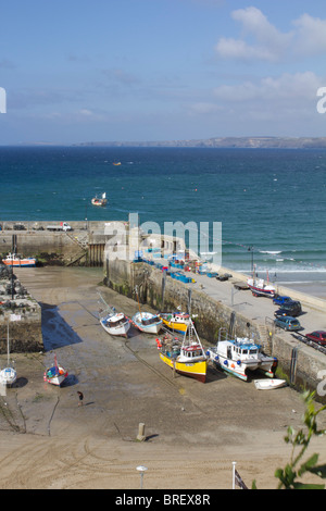 Fischerboote im Hafen von Newquay Stockfoto