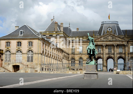 Burg von Luneville und General Antoine Lasalle Statue, in der Nähe von Nancy, Meurthe-et-Moselle, Lothringen, Frankreich Stockfoto