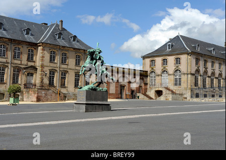 Burg von Luneville und General Antoine Lasalle Statue, in der Nähe von Nancy, Meurthe-et-Moselle, Lothringen, Frankreich Stockfoto