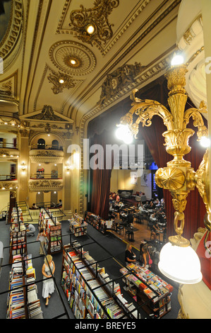 Innere des Ateneo Buchhandlung Interieur, eine erstaunliche Buchhandlung ist untergebracht in einem ehemaligen Theater in Buenos Aires, Argentinien. Stockfoto