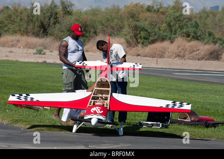 RC ferngesteuerte Flugzeugmodell in Aktion Stockfoto