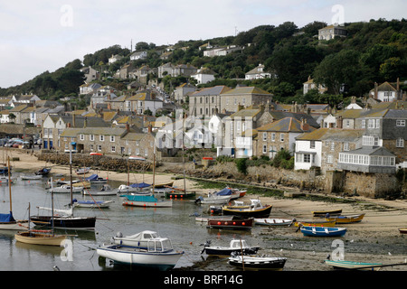 Hafen von Mousehole, Cornwall, Südengland, Großbritannien, Europa Stockfoto